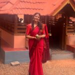 Rachana Narayanankutty Instagram - Had a beautiful darshanam @perumbaloorbhagavathi temple, Kurampala. Adur, Kerala, India