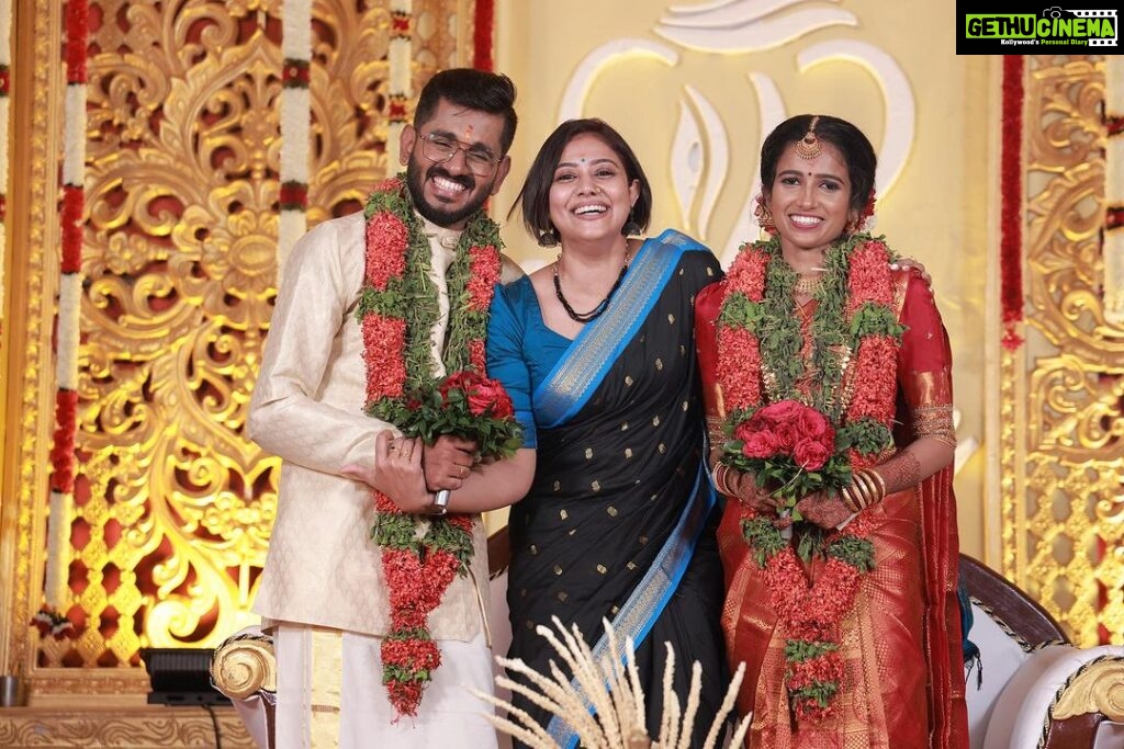 Rachana Narayanankutty Instagram - Happily Ever after 🤍🤍 I got one more little sister, Athira, as my little brother @sarath_r_nair_gvr Got Married .🤍🤍 #brothersisterlove #marriage #brothersmarriage Thank you @nithinnarayanan_ @vijeeshachoos for the beautiful clicks 🥰