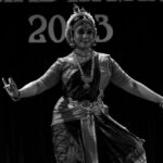 Rachana Narayanankutty Instagram – In love with these black n white pictures from my recent Kūchipūdi concert held at RLV College which is clicked by the 4rth year Applied Arts student, Gautham C Raj of @rlvcollege. Thank you @vmanjunair Kutti for sharing this 🙏🏼 Thanks to @gautham_c_raj too 🙏🏼 
#rachananarayanankutty #kuchipudi #kuchipudidance #kuchipudidancer #koochipoodi #rlvcollegeofmusicandfinearts