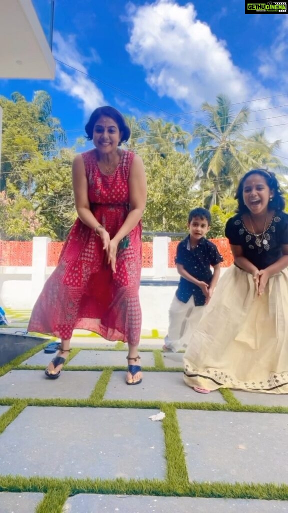 Rachana Narayanankutty Instagram - That was our Onam celebration…Normally it’s Meda & Mema… But this time Shankaran too 😄😂 Enjoyed every bit with my niece n nephew. Much love my kids. @binsidh80 #rachananarayanankutty #medhanmema #onamcelebration