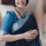 Rachana Narayanankutty Instagram – In The Mystical Realm of Smile 🖤💙🤍
VC @cinematographer_mubu 
Wearing beautiful Kalyanipattu from @srikasthurihandlooms #smile #mystical #rachananarayanankutty #4266
