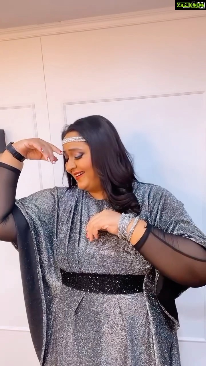 Radha - 9.4K Likes - Dhokha hai pyaar yaar pyaar hai dhokha !