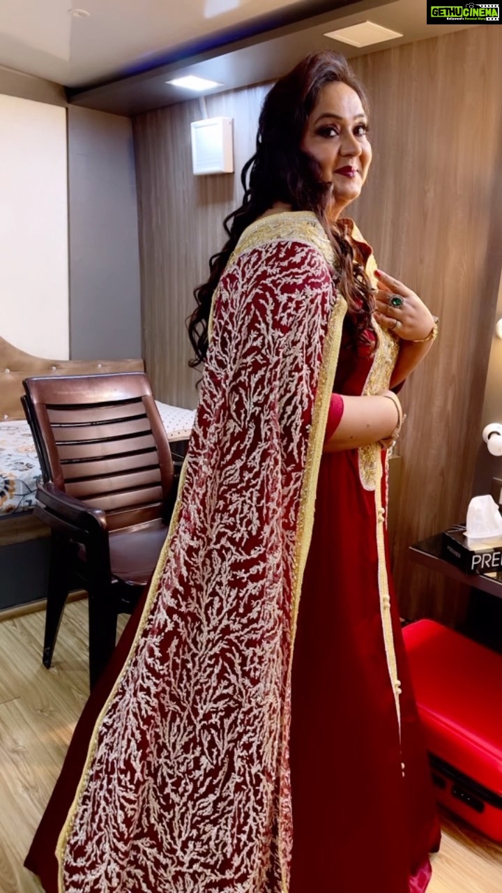 Radha - 6K Likes - So happy to entertain you all again on our new show Neethone Dance on starmaa to be on screen soon 💗 stay tuned🧲
Styling @kirthana_sunil
Accessories @aditi_collection
Hair Jilani
Make up @ramesh.babu_makeupartist