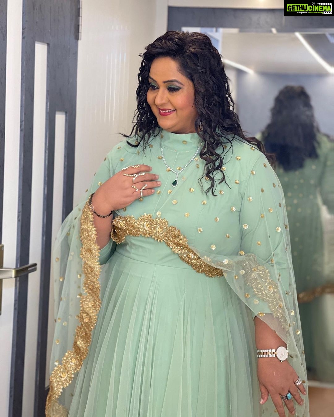 Radha Instagram - Let’s do a green Queen date this Saturday . Outfit @rekhas_couture Styling @kirthana_sunil Accessories @aditi_collection Hair @shaikjilani428 Makeup @ramesh.babu_makeupartist For @starmaa #neethonedance Annapurna Film Studio