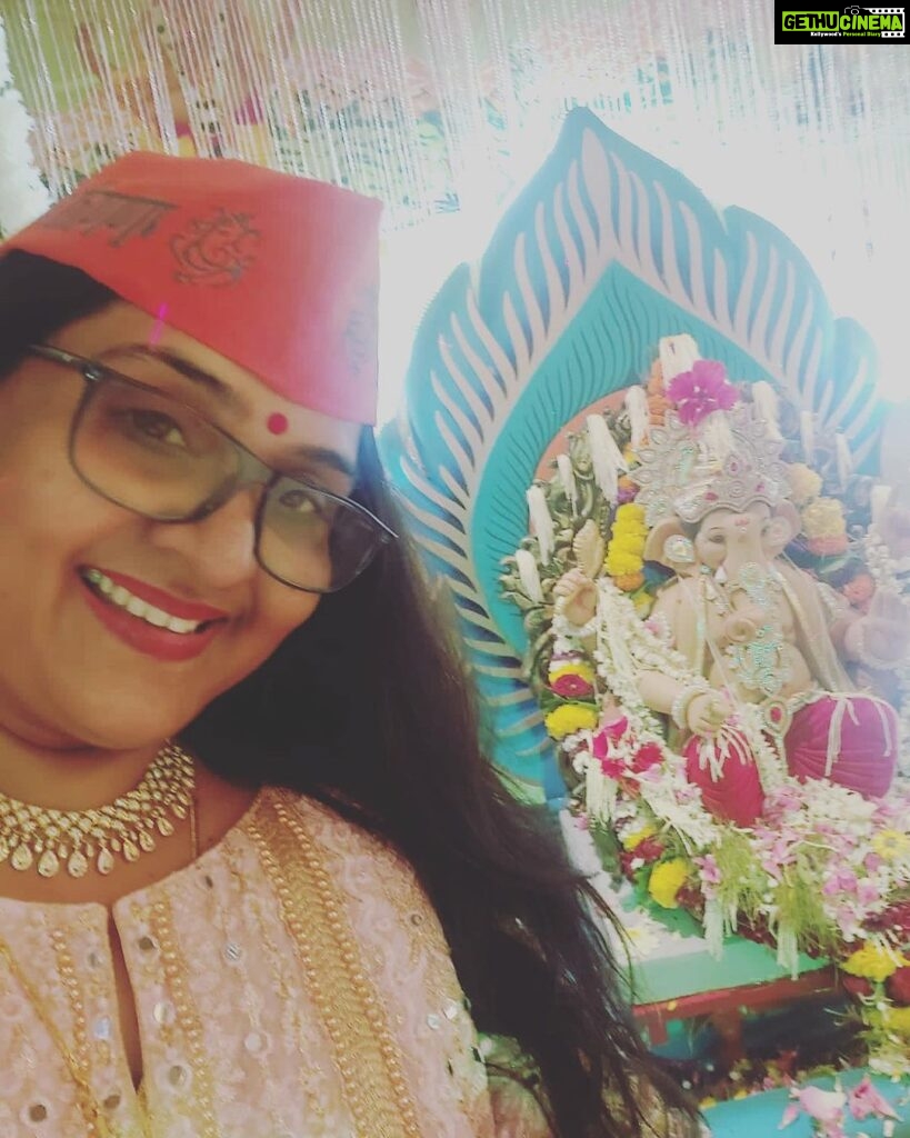 Radha Instagram - गणपति बप्पा मोरिया, अगले बरस तू जल्दी आ...