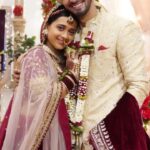 Radhika Muthukumar Instagram - Karne ek nayi zindagi ki shuruaat, Siddhi chali hai Vinayak ke dwaar! Iss shubh avsar par hamein rahega aapka intezaar, Dekhiye #SidVi ka shubh-vivaah, Aaj Shaam 7:30 baje, Nazara TV par. #NazaraOriginals #NazaraTV #DoChutkiSindoor #RadhikaMuthukumar #SrishtiSingh #IndianWeddings #WeddingRituals #WeddingDay #Marriage