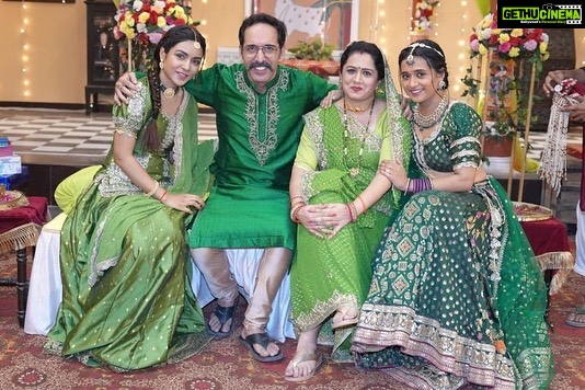 Radhika Muthukumar Instagram - From the set of Do chutki Sindoor❤️ #newshow #nazaratvofficial #radhikamuthukumar #srishtisingh #sunaina #sidhhiaurmayakijodi