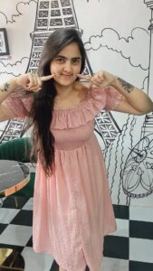 Radhika Preeti Instagram - This song😍🤍
Nananaa❤️🎶

@luvinn_cruizer_cafe 🤍🖤

#radhikapreethi #radhi #rp #instagood #instagram #dancelove