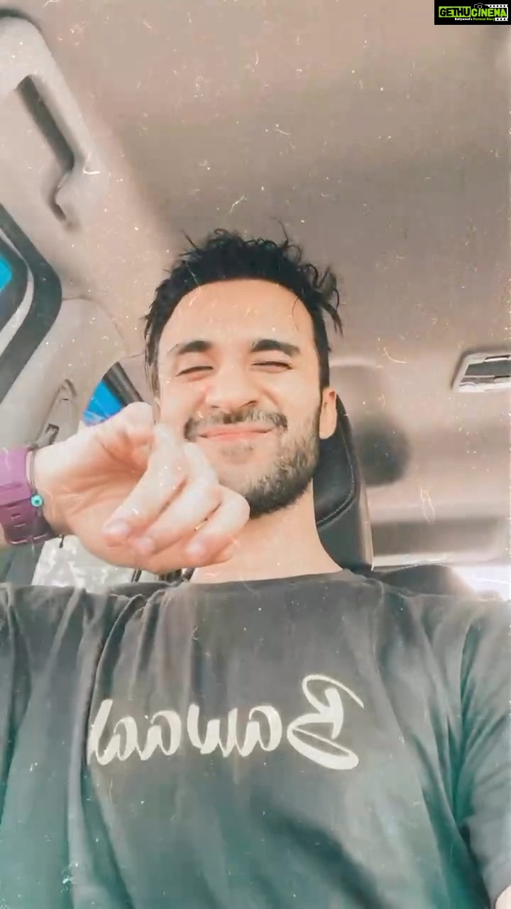 Raghav Juyal Instagram - This is For all you beautiful people out there who believes in peace , love , art and life 🕊️ ❤️ #zindagizindabaad