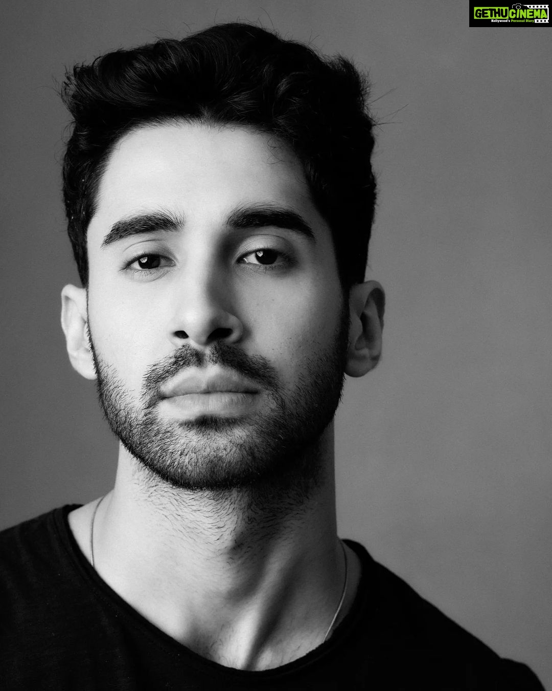 Raghav Juyal Instagram - Raghav Juyal, Lakshya, Nikhil Nagesh Bhat, Guneet Monga Kapoor, and Karan Johar from Midnight Madness favourite KILL. 📸 Captured by @norman__wong in the Official #TIFF23 Portrait Studio at @fairmontroyalyork, powered by @canoncanada. Fairmont Royal York