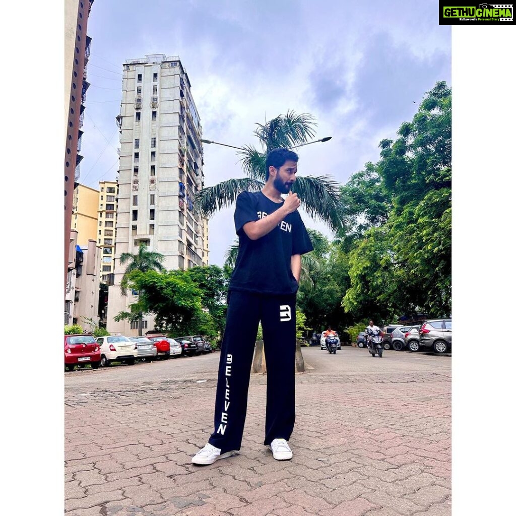 Raghav Juyal Instagram - Subah subah Baarish ,metro ,chai aur KK❤️ Mumbai, Maharashtra