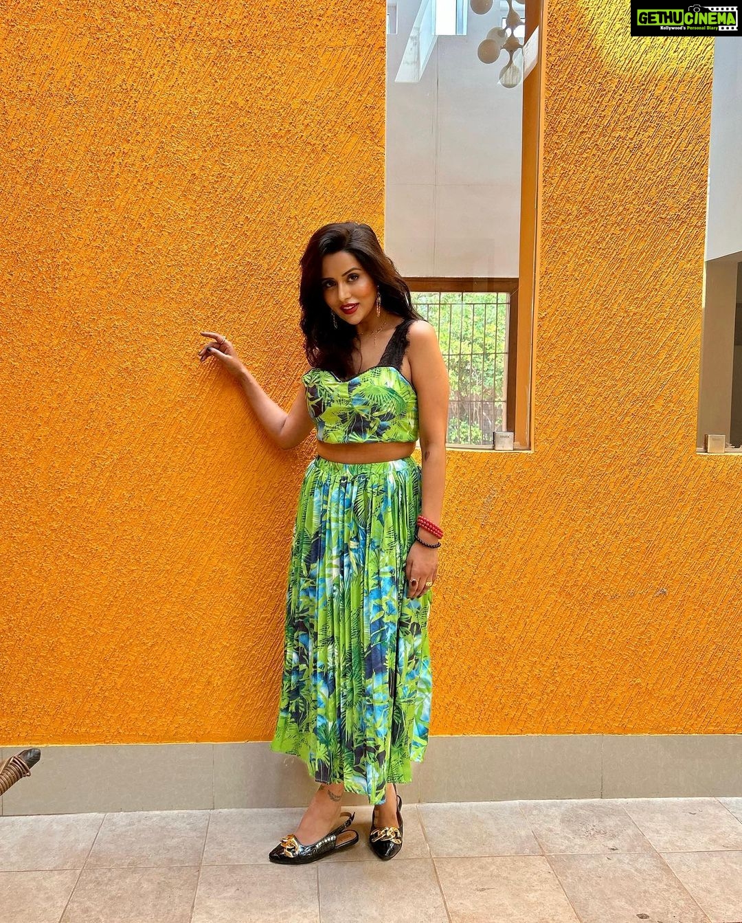 Raiza Wilson Instagram - Sometimes all it takes for a girl to be happy is a long flowy skirt 😄 Hindustan College Of Engineering