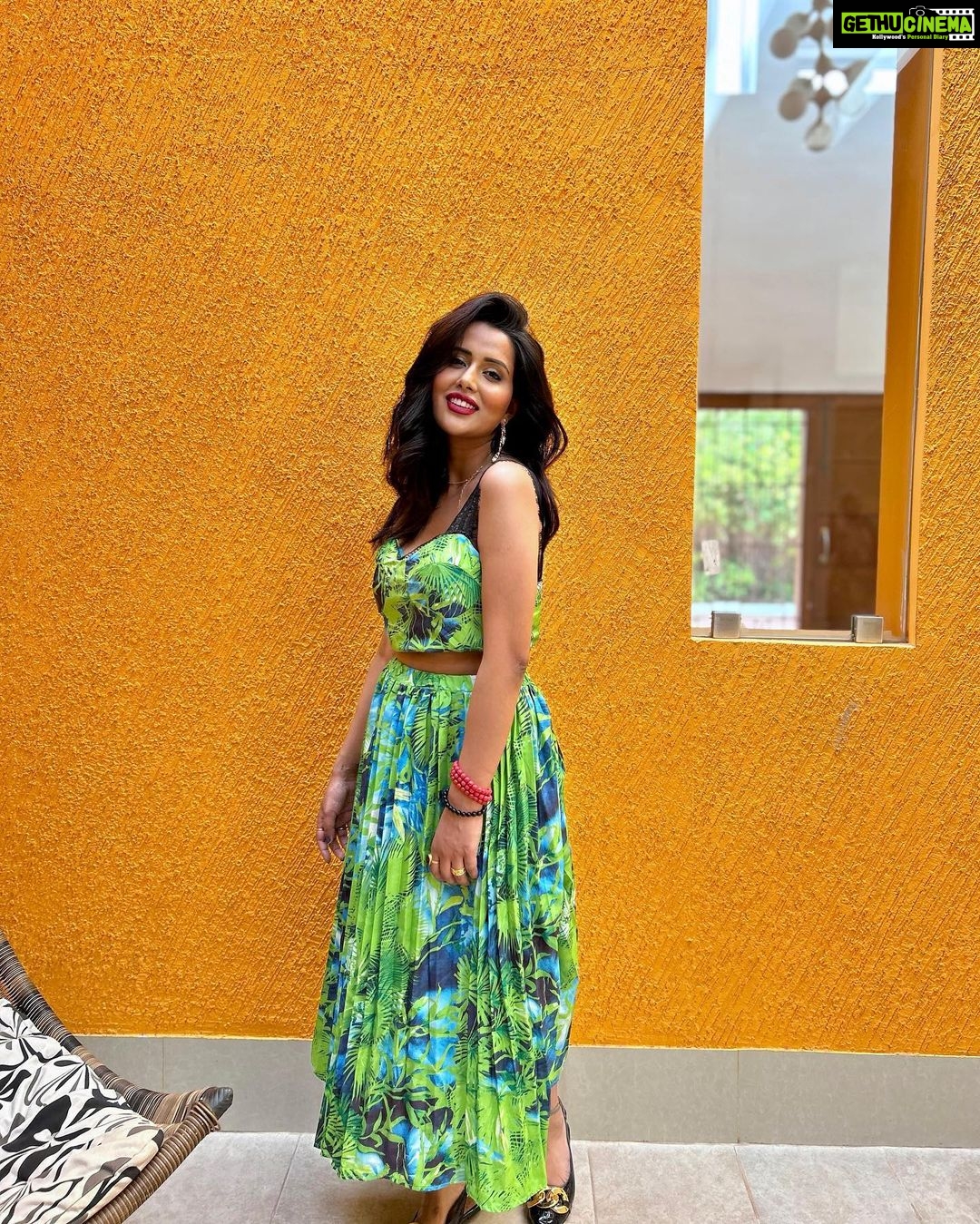 Raiza Wilson Instagram - Sometimes all it takes for a girl to be happy is a long flowy skirt 😄 Hindustan College Of Engineering