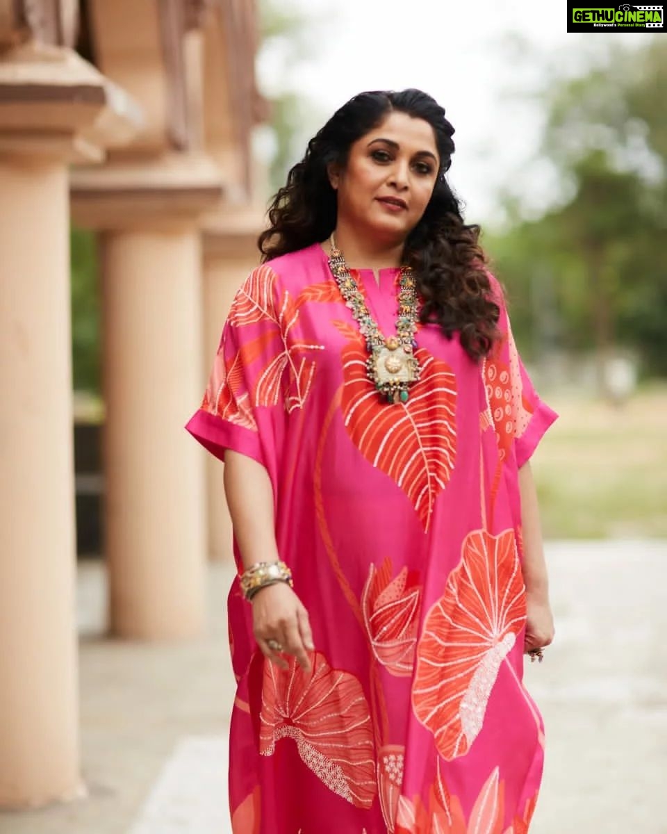 Ramya Krishnan Instagram - Styling by @jukalker Styling team @pratimajukalkar Oversized Co-ord set by @archanashahofficial Jewellery @karnikajewelshyd Makeup by @adhishreep Hairstylist @kamaldeepss Shot by @venurasuri #Aha #teamrk