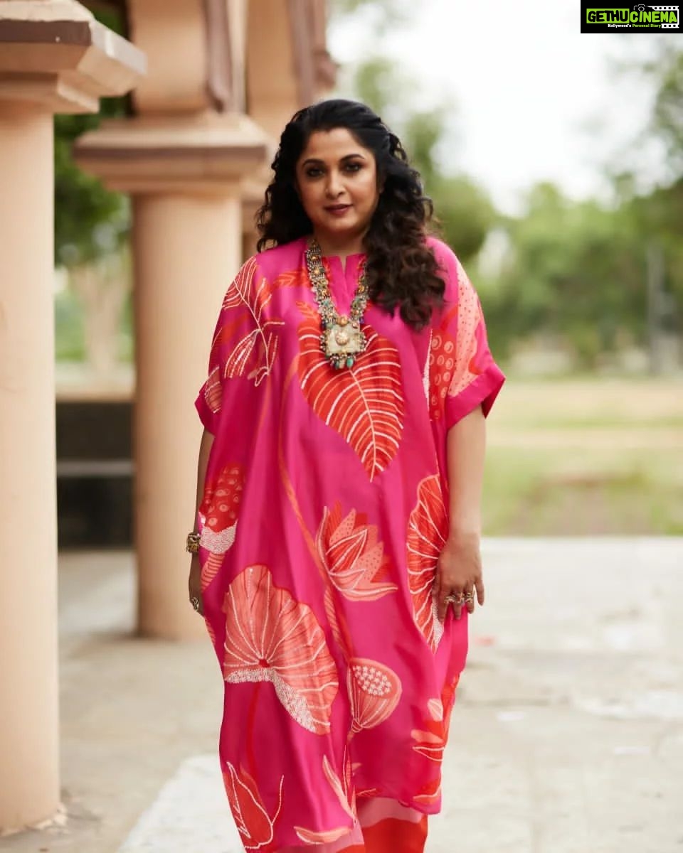 Ramya Krishnan Instagram - Styling by @jukalker Styling team @pratimajukalkar Oversized Co-ord set by @archanashahofficial Jewellery @karnikajewelshyd Makeup by @adhishreep Hairstylist @kamaldeepss Shot by @venurasuri #Aha #teamrk