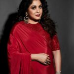Ramya Krishnan Instagram - Some 90’s vibe...happy weekend my Insta family....love you all 😘☺🥰❤ Styling by @jukalker Styling team @pratimajukalkar Saree @mishruofficial Jewellery @sheetalzaveribyvithaldas Makeup by @adhishreep Hairstylist @kamaldeepss Shot by @venurasuri #teamrk #funatwork #Aha