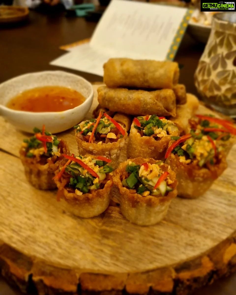 Ramya Krishnan Instagram - "Cooking is all about people. Food is maybe the only universal thing that really has the power to bring everyone together. No matter what culture, everywhere around the world, people eat together." Guy fieri The uniqueness in presentation with brief description makes you enjoy the dishes more...thank you @sashicheliah @bigbandha @pandan_club we couldn't have asked for better hosts! ☺🥰