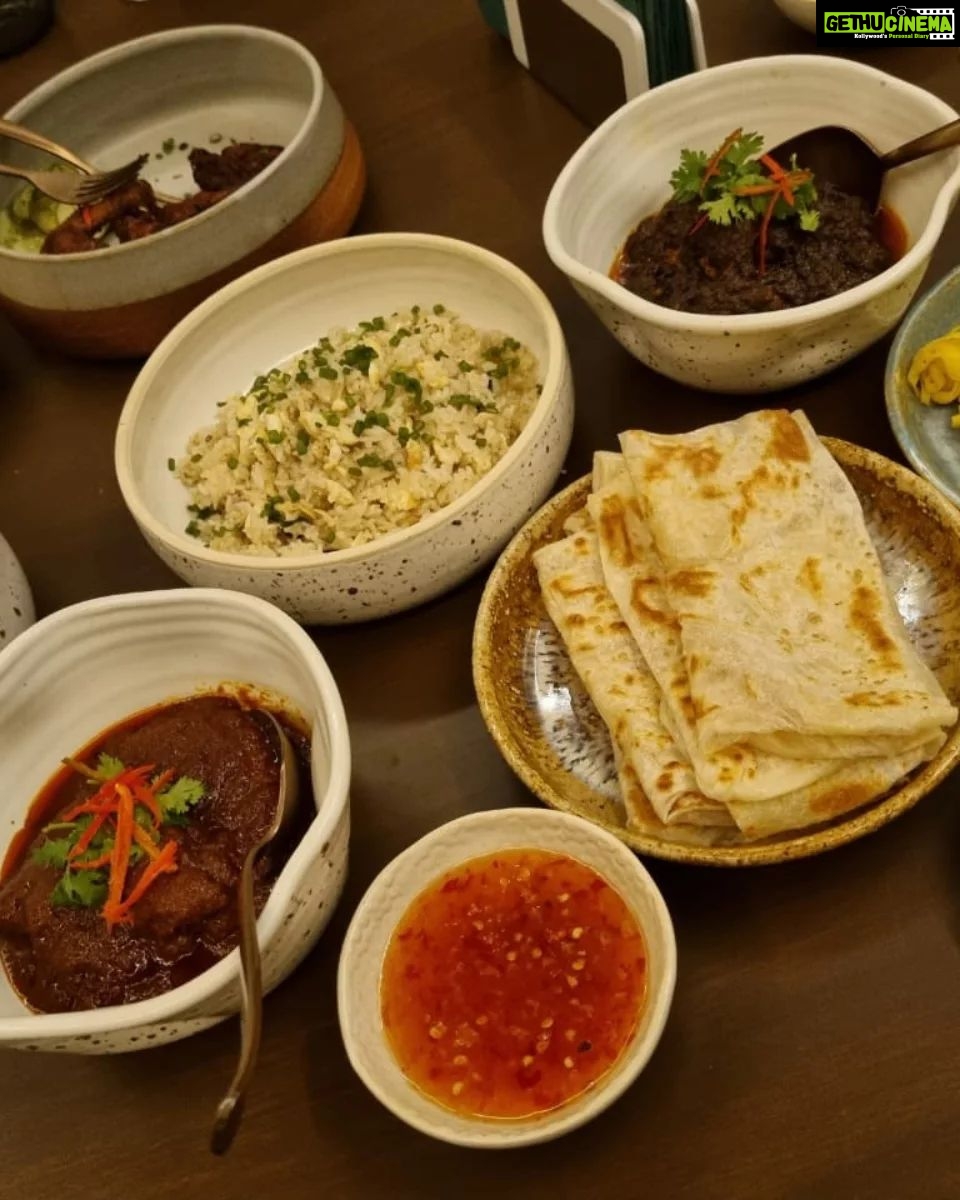 Ramya Krishnan Instagram - "Cooking is all about people. Food is maybe the only universal thing that really has the power to bring everyone together. No matter what culture, everywhere around the world, people eat together." Guy fieri The uniqueness in presentation with brief description makes you enjoy the dishes more...thank you @sashicheliah @bigbandha @pandan_club we couldn't have asked for better hosts! ☺🥰