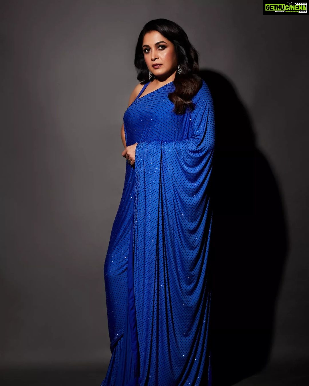 Ramya Krishnan Instagram - Styled by @jukalkerĀ Styling team @pratimajukalkar Disco saree @itrhofficial š Jewellery @radhikadiamonds Makeup by @adhishreep Hairstylist @kamaldeepss Shot by @venurasuriĀ #DanceIkonOnAha #dance #teampreetham #blue #teamramya #judge