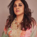 Ramya Krishnan Instagram - Weekend vibes... Styled by @jukalker Styling team @pratimajukalkar Outfit @rajiramniq Jewellery @karnikajewelshyd Makeup & hair @nishisingh_muah Shot by @arifminhaz #ahaindianikon #Queen #happysoul #loveyouall