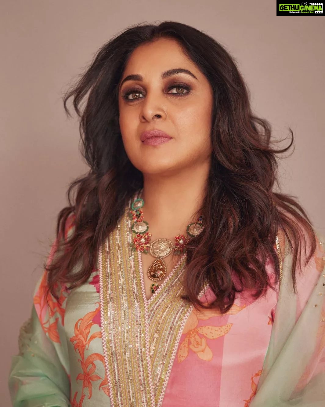 Ramya Krishnan Instagram - Weekend vibes... Styled by @jukalker Styling team @pratimajukalkar Outfit @rajiramniq Jewellery @karnikajewelshyd Makeup & hair @nishisingh_muah Shot by @arifminhaz #ahaindianikon #Queen #happysoul #loveyouall