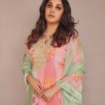 Ramya Krishnan Instagram - Weekend vibes... Styled by @jukalker Styling team @pratimajukalkar Outfit @rajiramniq Jewellery @karnikajewelshyd Makeup & hair @nishisingh_muah Shot by @arifminhaz #ahaindianikon #Queen #happysoul #loveyouall