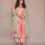Ramya Krishnan Instagram - Weekend vibes... Styled by @jukalker Styling team @pratimajukalkar Outfit @rajiramniq Jewellery @karnikajewelshyd Makeup & hair @nishisingh_muah Shot by @arifminhaz #ahaindianikon #Queen #happysoul #loveyouall