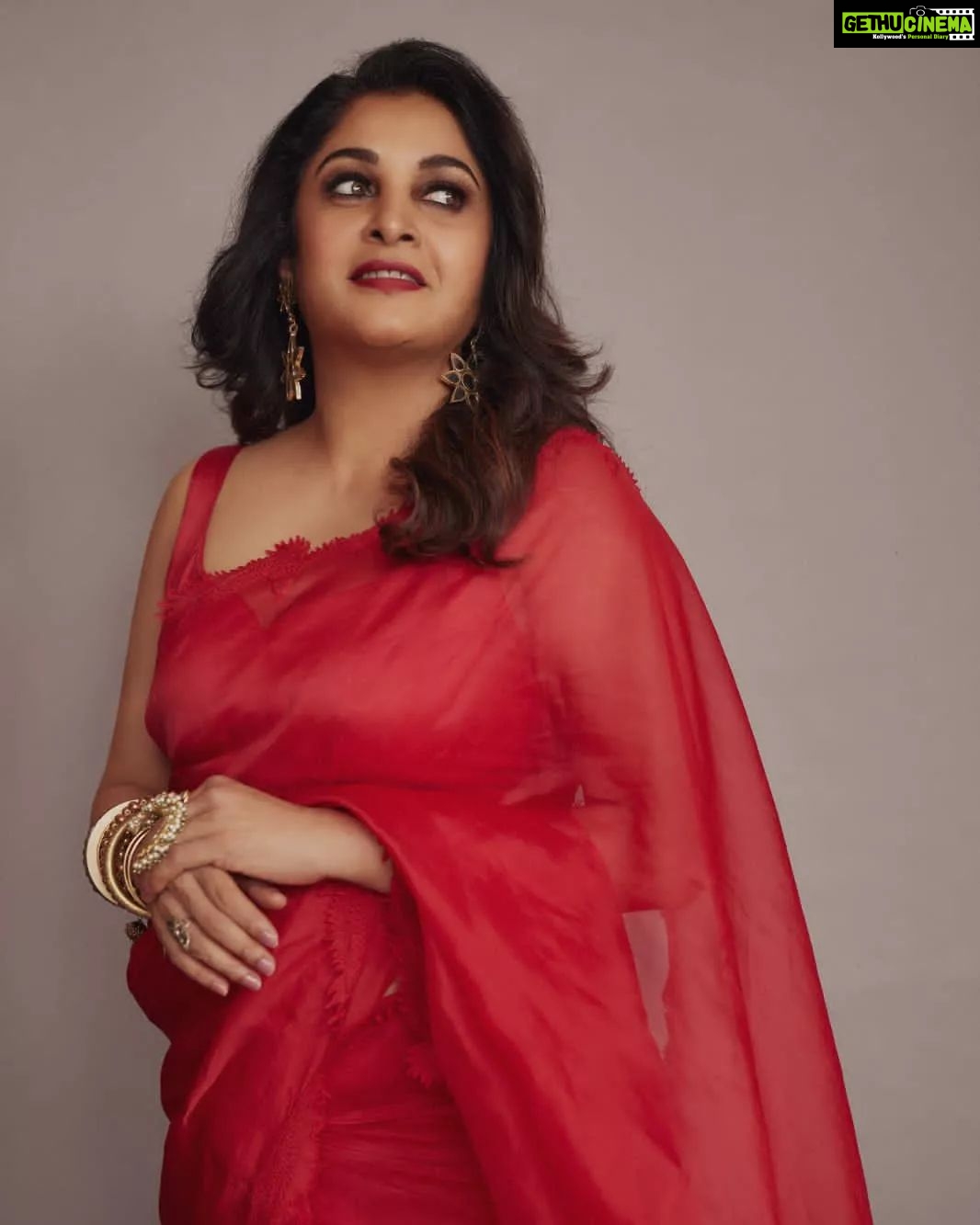 Ramya Krishnan Instagram - Lady in Red... Styled by @jukalker Styling team @pratimajukalkar Saree @kapardara_india Jewellery @sachdeva.ritika Makeup & hair @nishisingh_muah Shot by @arifminhaz #ahaindianikon #Queen #rajamathasivagamidevi #Aha