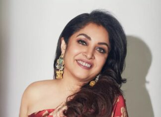 Ramya Krishnan Instagram - You only live once, but if you do it right, once is enough....😉❤⭐🥰 Styled by @jukalker Styling team @pratimajukalkar Outfit @kalkifashion Jewellery @abhilasha_pret_jewelry Makeup @jasmin.tuteja Hair @kamaldeepss Shot by @arifminhaz #look #happy2023 #grateful ##hopeful #gratitude #family #FansLikeNoOther #loveyouall