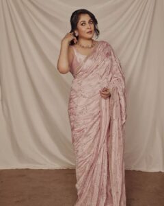 Ramya Krishnan Instagram - Styled by @jukalker

Styling team @pratimajukalkar

Beautiful saree by @mrunalinirao

Jewellery @jatinmorjewels

Makeup & hair @nishisingh_muah

Shot by @arifminhaz