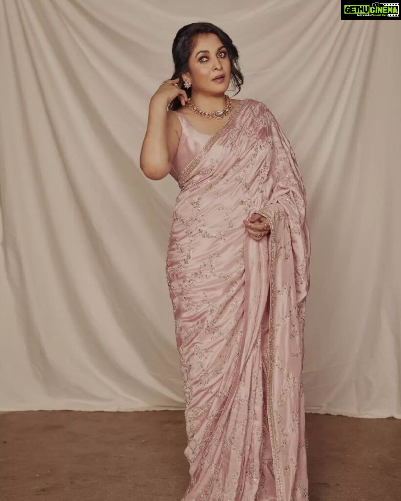 Ramya Krishnan Instagram - Styled by @jukalker Styling team @pratimajukalkar Beautiful saree by @mrunalinirao Jewellery @jatinmorjewels Makeup & hair @nishisingh_muah Shot by @arifminhaz