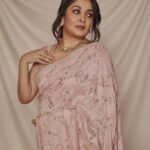 Ramya Krishnan Instagram - Styled by @jukalker Styling team @pratimajukalkar Beautiful saree by @mrunalinirao Jewellery @jatinmorjewels Makeup & hair @nishisingh_muah Shot by @arifminhaz