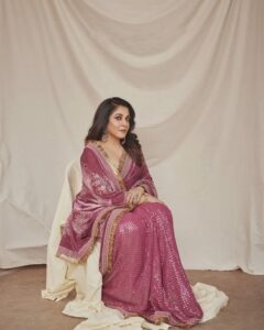 Ramya Krishnan Instagram - Styled by @jukalker

Styling team @pratimajukalkar

Wearing  Beautiful saree by @toraniofficial

Jewellery  @karnikajewelshyd

Makeup @nishisingh_muah

📸 shot by @arifminhaz

#DanceIkonOnAha #september11th #6pm