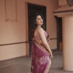 Ramya Krishnan Instagram - Styled by @jukalker Styling team @pratimajukalkar Wearing  Beautiful saree by @toraniofficial Jewellery  @karnikajewelshyd Makeup @nishisingh_muah 📸 shot by @arifminhaz #DanceIkonOnAha #september11th #6pm