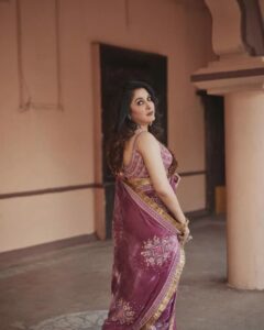 Ramya Krishnan Instagram - Styled by @jukalker

Styling team @pratimajukalkar

Wearing  Beautiful saree by @toraniofficial

Jewellery  @karnikajewelshyd

Makeup @nishisingh_muah

📸 shot by @arifminhaz

#DanceIkonOnAha #september11th #6pm