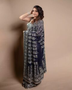 Ramya Krishnan Instagram - #bbjodigal2 #grandfinale
@disneyplushotstartamil
@disneyplushotstar

Styled by @jukalker 

Wearing this midnight blue saree by @manishmalhotraworld

Jewellery by @jaipurgems

Shot by @kiransaphotography

Mua @artistrybyolivia 
Hair @manohar_hair