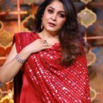 Ramya Krishnan Instagram - "There is a shade of RED for every woman" Audrey Hepburn..🤩🤩🤩 #bbjodigal2 #vijaytelevision @disneyplushotstar @disneyplushotstartamil Outfit : @sidneysladen @sidneysladenofficial MUA : @artistrybyolivia Jewellery : @challani_jewellery Hair : @manohar_hair