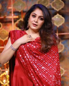 Ramya Krishnan Instagram - "There is a shade of RED for every woman" Audrey Hepburn..🤩🤩🤩

#bbjodigal2 #vijaytelevision @disneyplushotstar
@disneyplushotstartamil

Outfit : @sidneysladen @sidneysladenofficial
MUA :  @artistrybyolivia
Jewellery : @challani_jewellery
Hair : @manohar_hair