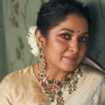 Ramya Krishnan Instagram - Why not another post it's celebration time...🎊🎊 Happy Diwali. Styling by @jukalker Styling team @pratimajukalkar Banarasi saree @kavithaguttaofficial Jewellery @archithamauryagirrijewellery Makeup by @prakatwork Hairstylist @sharmilahairstylist Shot by @eshaangirri #staysafeeveryone #gratitude #loveisintheair #Familylove #friendslikefamily❤️