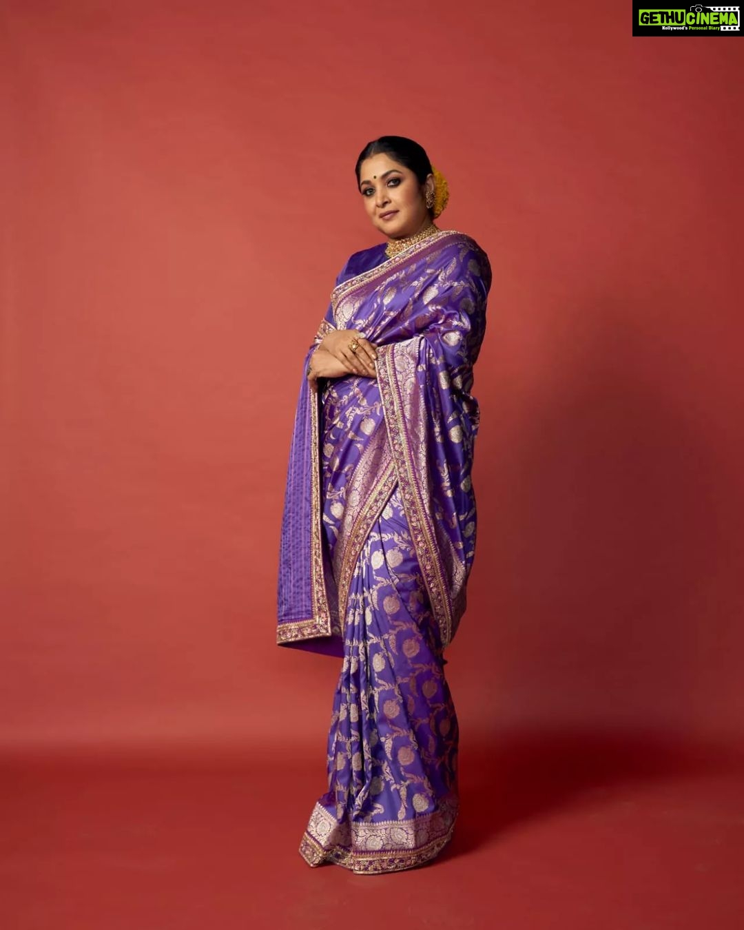 Ramya Krishnan Instagram - Wishing all a very Happy Diwali 🎉🎉 Styling by @jukalker Styling team @pratimajukalkar Banarasi saree @kavithaguttaofficial Jewellery @archithamauryagirrijewellery Makeup by @prakatwork Hairstylist @sharmilahairstylist Shot by @eshaangirri #Aha #DanceIkonOnAha #judge #diwali #celebration #teamrk