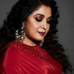 Ramya Krishnan Instagram - Some 90’s vibe...happy weekend my Insta family....love you all 😘☺🥰❤ Styling by @jukalker Styling team @pratimajukalkar Saree @mishruofficial Jewellery @sheetalzaveribyvithaldas Makeup by @adhishreep Hairstylist @kamaldeepss Shot by @venurasuri #teamrk #funatwork #Aha