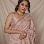 Ramya Krishnan Instagram - Styled by @jukalker Styling team @pratimajukalkar Beautiful saree by @mrunalinirao Jewellery @jatinmorjewels Makeup & hair @nishisingh_muah Shot by @arifminhaz