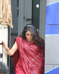 Ramya Krishnan Instagram - "There is a shade of RED for every woman" Audrey Hepburn..🤩🤩🤩

#bbjodigal2 #vijaytelevision @disneyplushotstar
@disneyplushotstartamil

Outfit : @sidneysladen @sidneysladenofficial
MUA :  @artistrybyolivia
Jewellery : @challani_jewellery
Hair : @manohar_hair