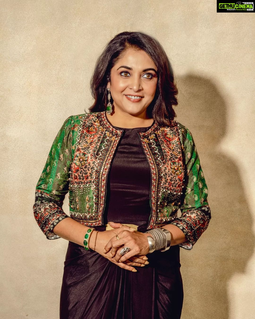 Ramya Krishnan Instagram - #jaileraudiolaunch Back on screen after 24yrs #padayappa & #neelambari pair in #jailer #JailerAudioLaunch #Jailer @rajinikanth @nelsondilipkumar @anirudhofficial @sunpictures Styling - Rk & Sk @meramyakrishnan @sunilkarthik_sk Mua - @prakatwork Jewellery - @amrapalijewels @amethystchennai Photography - @imthefashionfellow #jailer #jaileraudiolaunch #meramyakrishnan #reels #reelsinstagram #reelitfeelit #Ramyakrishnan #ramyakrishna #queenramyakrishnan #ladysuperstar #thalaivi #gloryofindiancinema #queen