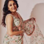 Ramya Krishnan Instagram - Styled by @jukalker Styling team @pratimajukalkar Saree by @summerbypriyankagupta Jewellery @anayah_jewellery Makeup @jasmin.tuteja Hair @kamaldeepss Shot by @arifminhaz