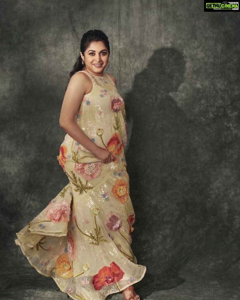 Ramya Krishnan Instagram - Start Somewhere 🤩⭐❤🎉 Styled by @jukalker Styling team @pratimajukalkar Outfit by @rahulmishra_7 Jewellery @manjulajewellers Makeup  @jasmin.tuteja  Hair @kamaldeepss Shot by @arifminhaz
