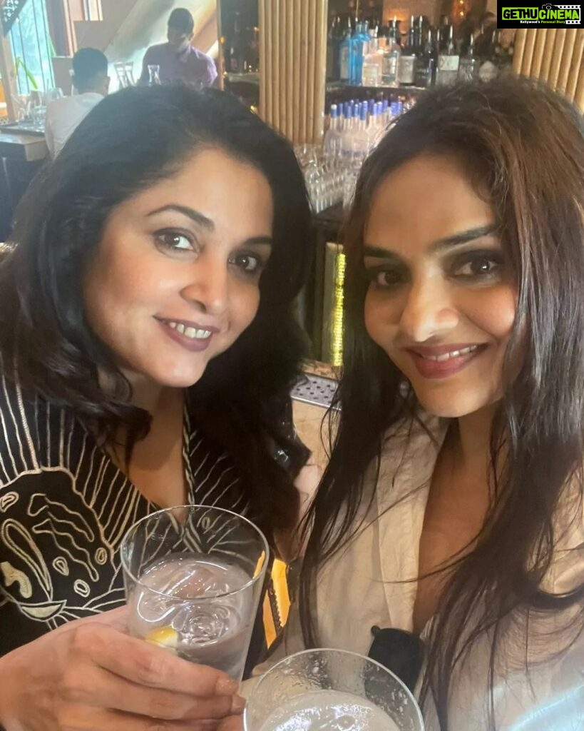 Ramya Krishnan Instagram - The best memories are good times with crazy friends...at @bastianmumbai a cosy place with amazing food. Has to be one of the best places I've ever eaten of late and the food is absolutely delicious. I could say it is of International standards. Sunday afternoon we'll spent with @madhoo_rockstar #sujatha. @theshilpashetty please consider opening this restaurant in Chennai soooooon.....😛😋😍😍 #foodcoma #mumbaidiaries #friendslikefamily❤ #happysoul #BlessedGratefulThankful