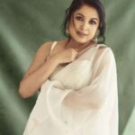 Ramya Krishnan Instagram - No one is you and that is your power 🌙 Styling by @jukalker Styling team @pratimajukalkar Saree 🤍 🌙⭐️ @kapardara_india Jewellery @jatinmorjewels Makeup  @jasmin.tuteja  Hair @kamaldeepss Shot by @akshay.rao.visuals #white #teamrk #myhappyplace