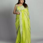 Ramya Krishnan Instagram - Styling by @jukalker Styling team @pratimajukalkar Saree 💚💚 @sakshamneharicka Jewellery @archithamauryagirrijewellery Makeup by @prakatwork Hairstylist @sharmilahairstylist Shot by @pranav.foto #Aha #DanceIkonOnAha #green #lovemyteam #rkteam #actress #friends #FansLikeNoOther