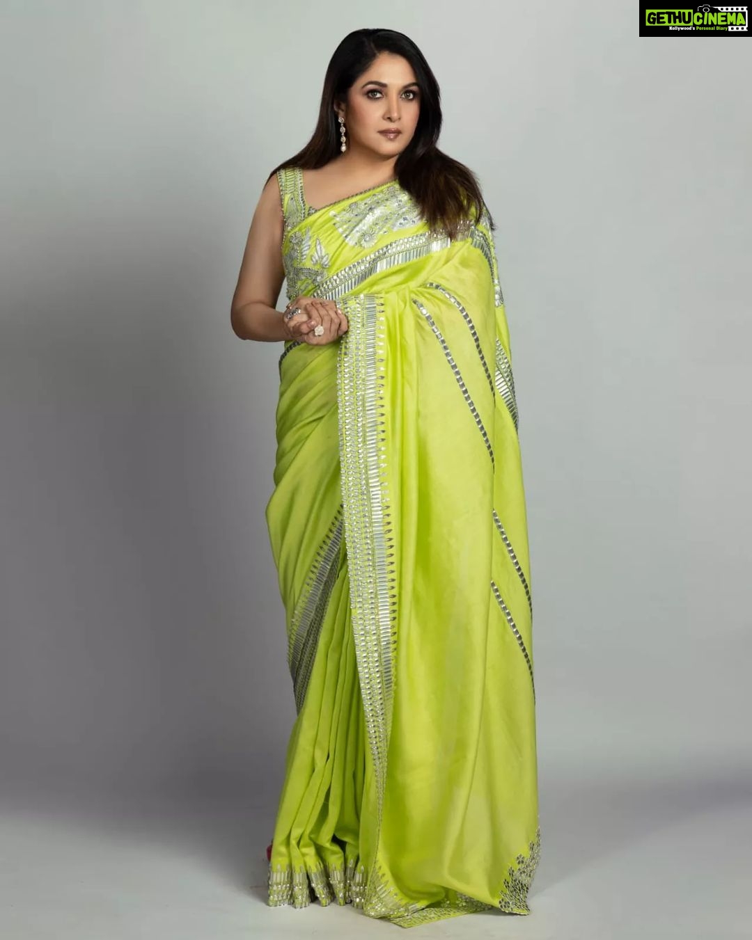 Ramya Krishnan Instagram - Styling by @jukalker Styling team @pratimajukalkar Saree 💚💚 @sakshamneharicka Jewellery @archithamauryagirrijewellery Makeup by @prakatwork Hairstylist @sharmilahairstylist Shot by @pranav.foto #Aha #DanceIkonOnAha #green #lovemyteam #rkteam #actress #friends #FansLikeNoOther